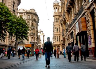 El centro rosarino se transforma entre nuevas apuestas, mudanzas, remodelaciones y locales en espera