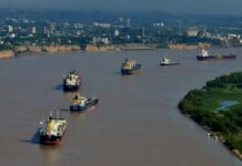 Lock out de prácticos: 140 buques varados, desvío a Uruguay y Brasil y pérdidas millonarias