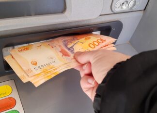 Las extracciones en cajeros automáticos cayeron más del 50% en dos años
