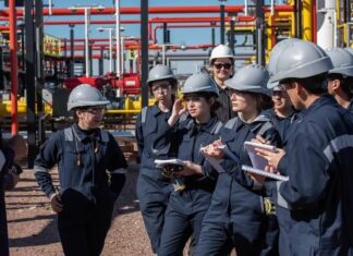 Vaca Muerta acelera la búsqueda de mano de obra técnica y ofrece salarios que superan los $4 millones
