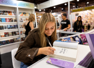 De Rosario a la Feria del Libro: quién es Martu Rainoldi, la joven escritora y bookfluencer que impulsa la lectura en redes