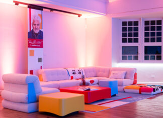 Roche Bobois presentó en Kentucky Club de Campo una colección inspirada en Pedro Almodóvar y Rossy de Palma