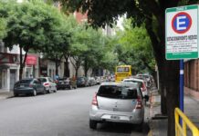Impulsan media hora de estacionamiento gratuito en zonas comerciales de Rosario