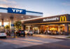 YPF suma McDonald’s, negocia con Farmacity y acelera el giro Premium de sus estaciones