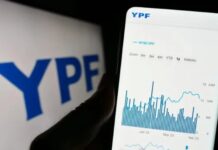 Cualquiera puede comprar una acción de YPF desde el celular: cuesta alrededor de $8.155