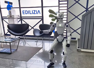 Presentan el robot humanoide de EDILIZIA en una charla sobre la inteligencia artificial y los negocios del futuro en la UNR