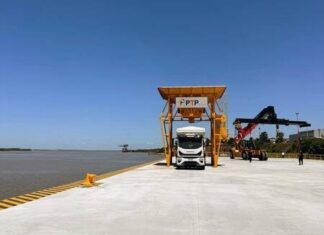 Villa Constitución se mete en la cadena del litio con la primera carga de un insumo clave