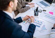 Gestión de equipos en crecimiento: qué procesos conviene ordenar antes de sumar personal